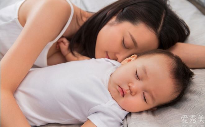 各年齡段寶寶每天要睡多久？傢中孩子睡夠瞭嗎？