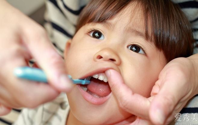 愛牙保護牙齒要從乳牙一開始，父親寶媽大夥兒你你準備好瞭嗎？