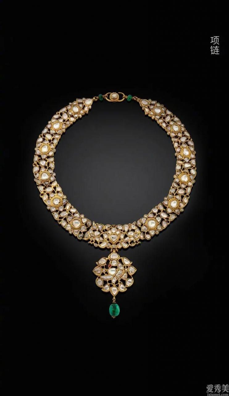 印度的珠寶裝飾品各式各樣，從項鏈到頭飾統統好看又奢華