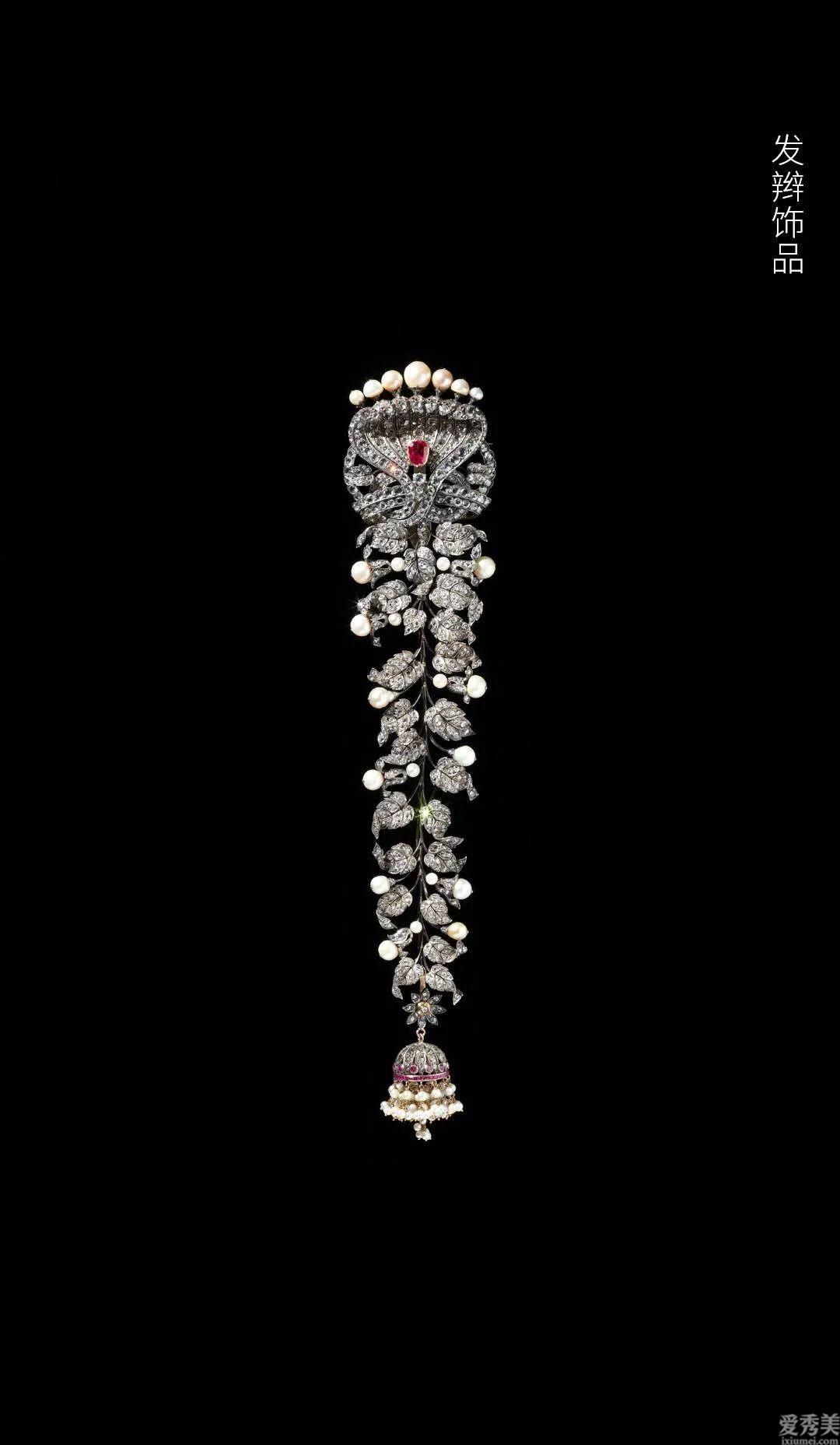 印度的珠寶裝飾品各式各樣，從項鏈到頭飾統統好看又奢華