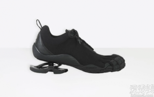 英國Vetements新推出夜光線條機能運動鞋