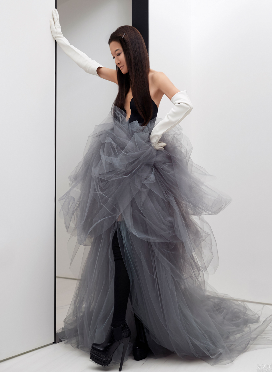 消除婚紗與成衣的界限,Vera Wang預演全新時裝系列。