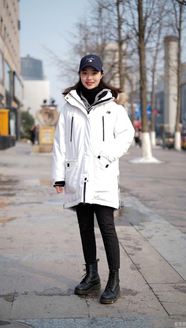 這個冬天爆紅一種“保暖穿法”，叫“褲子塞進靴子”，時尚潮流顯瘦，很美