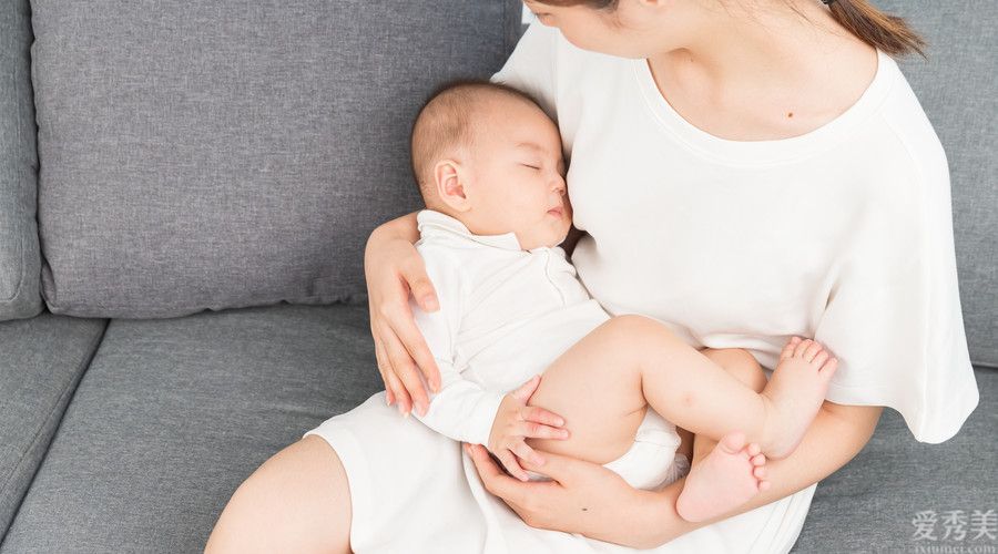 提前準備純母乳喂養的寶媽，要想輕輕松松渡過哺乳期間，五個喂奶小技巧請放好