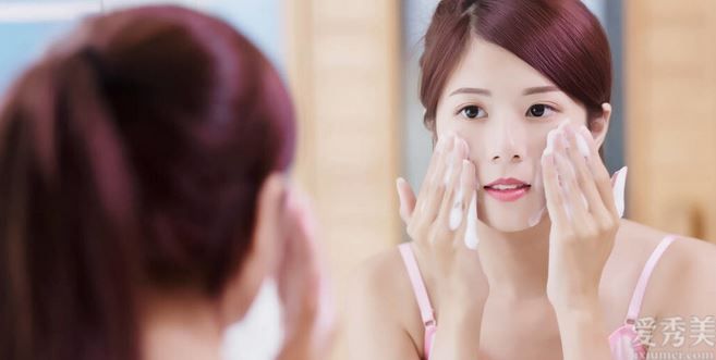 冬季洗臉也註重？方式不正確很有可能造成你的日常肌膚護理純白色做