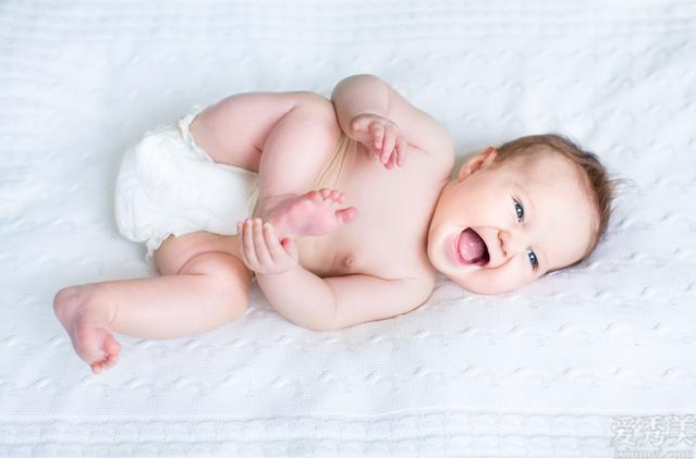寶寶會在睡覺時壞笑？關於新生兒的秘密，初學者父母都掌握過嗎