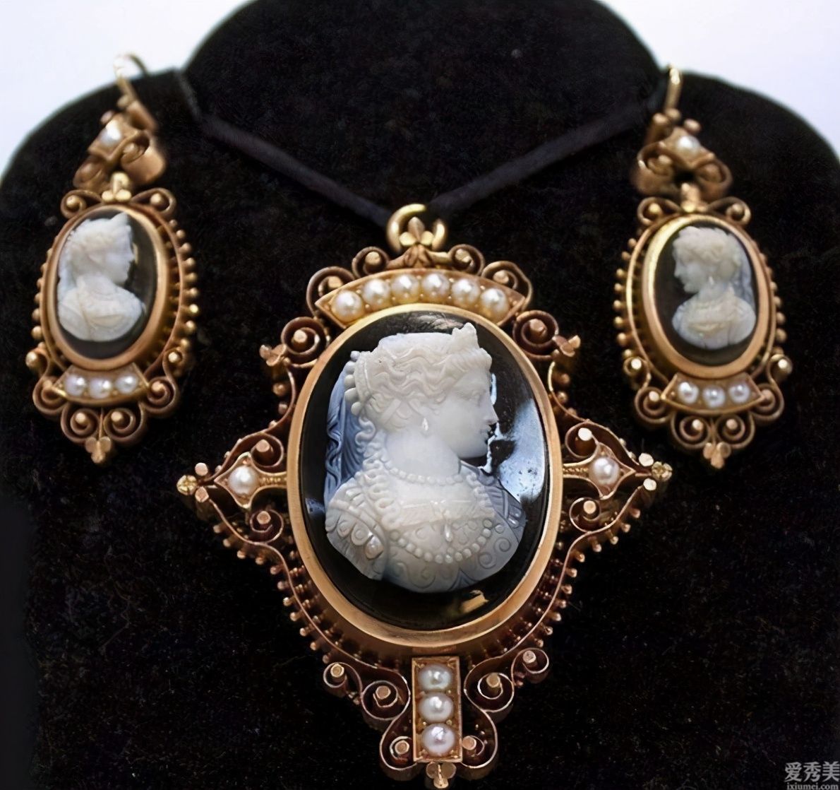 歐美國傢的古典珠寶首飾，張揚的奢侈感，讓人禁不住驚嘆古時候人們的聰慧