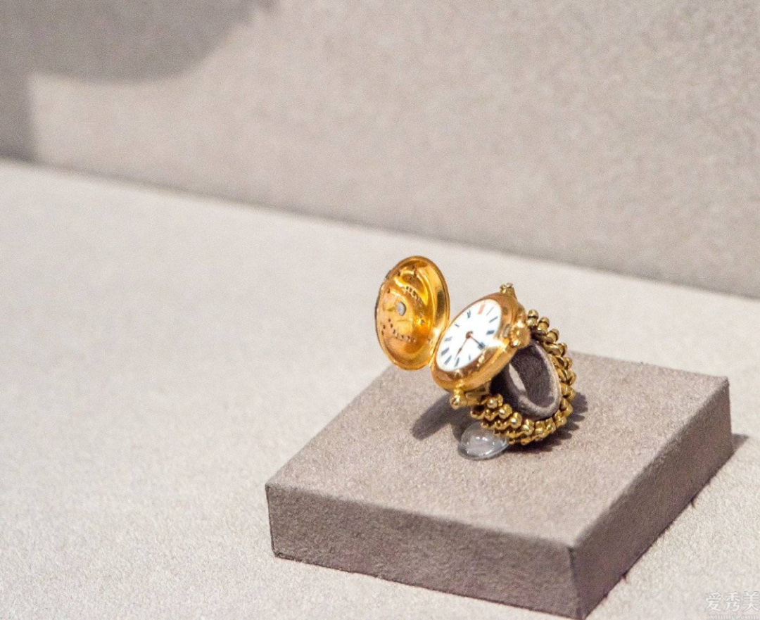 古時候的金鑲珠寶戒指有多溜，從寶石到貓眼石，你想不到的統統有