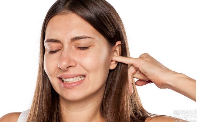 耳朵裡面常常感覺癢，卻又掏出不來物品，3種不良習慣造成 耳朵裡面發癢